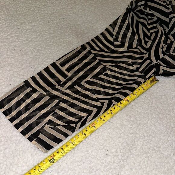 Chicos Women’s Button Down Blouse Black Tan Abstract Stripes Size 2 (Large) - Picture 11 of 12